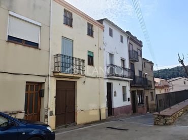 Casa con balcone in vendita a Piera