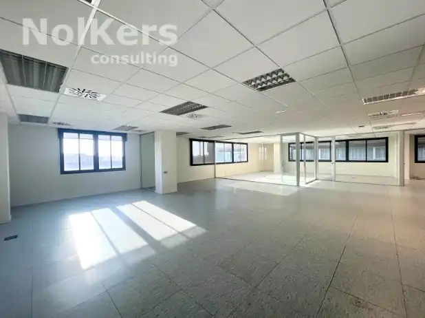 Office for rent in L'Hospitalet de Llobregat  with Air Conditioner and Heating