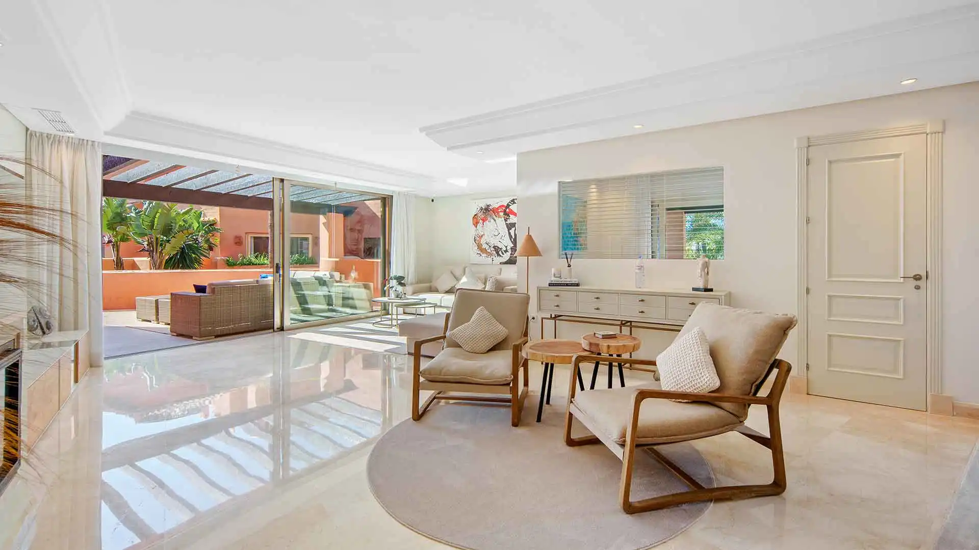 Sala de estar de Ático en venta en Marbella con Aire acondicionado, Terraza y Trastero