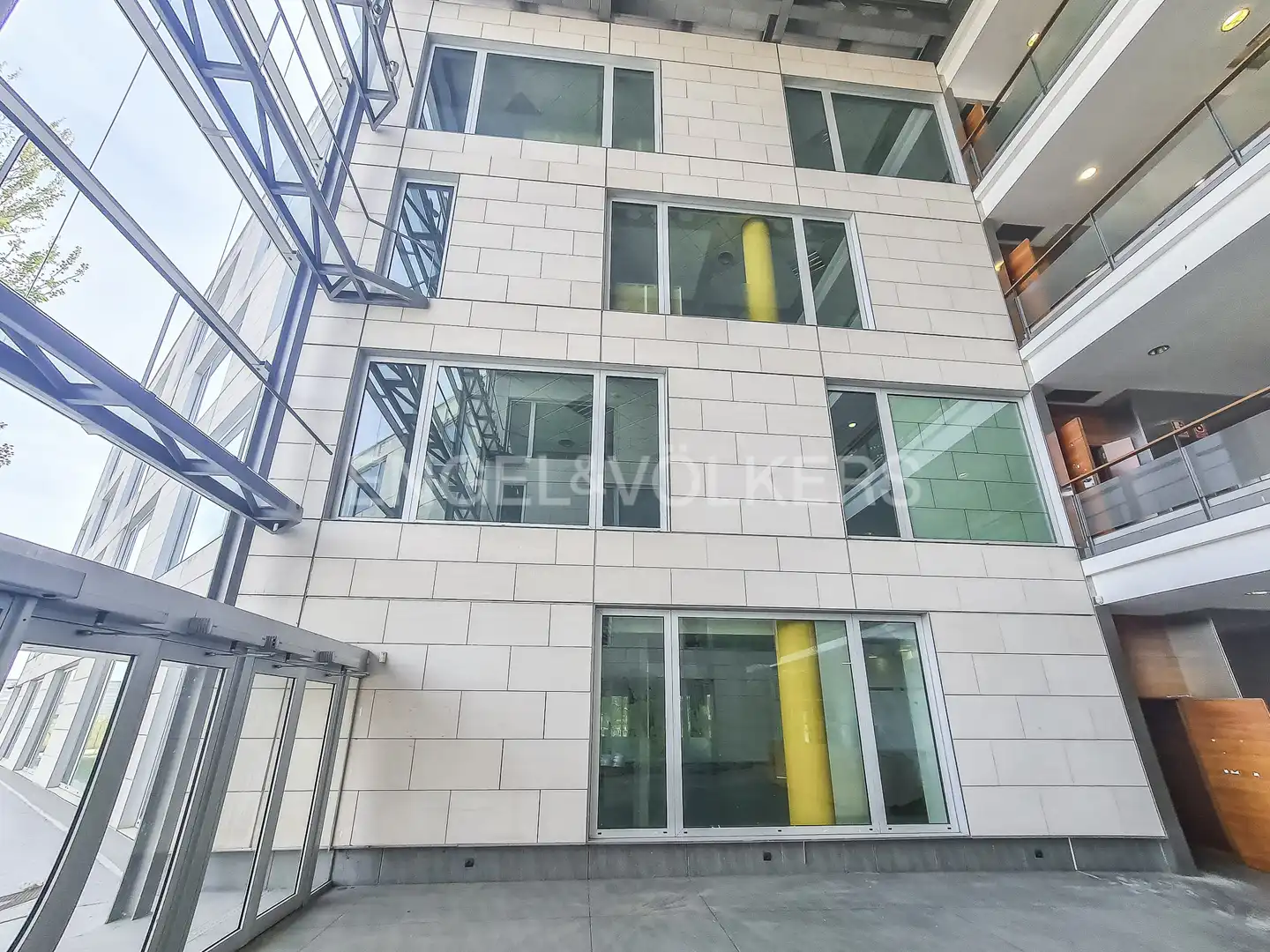Außenansicht von Fabrikhallen zur Miete in El Prat de Llobregat