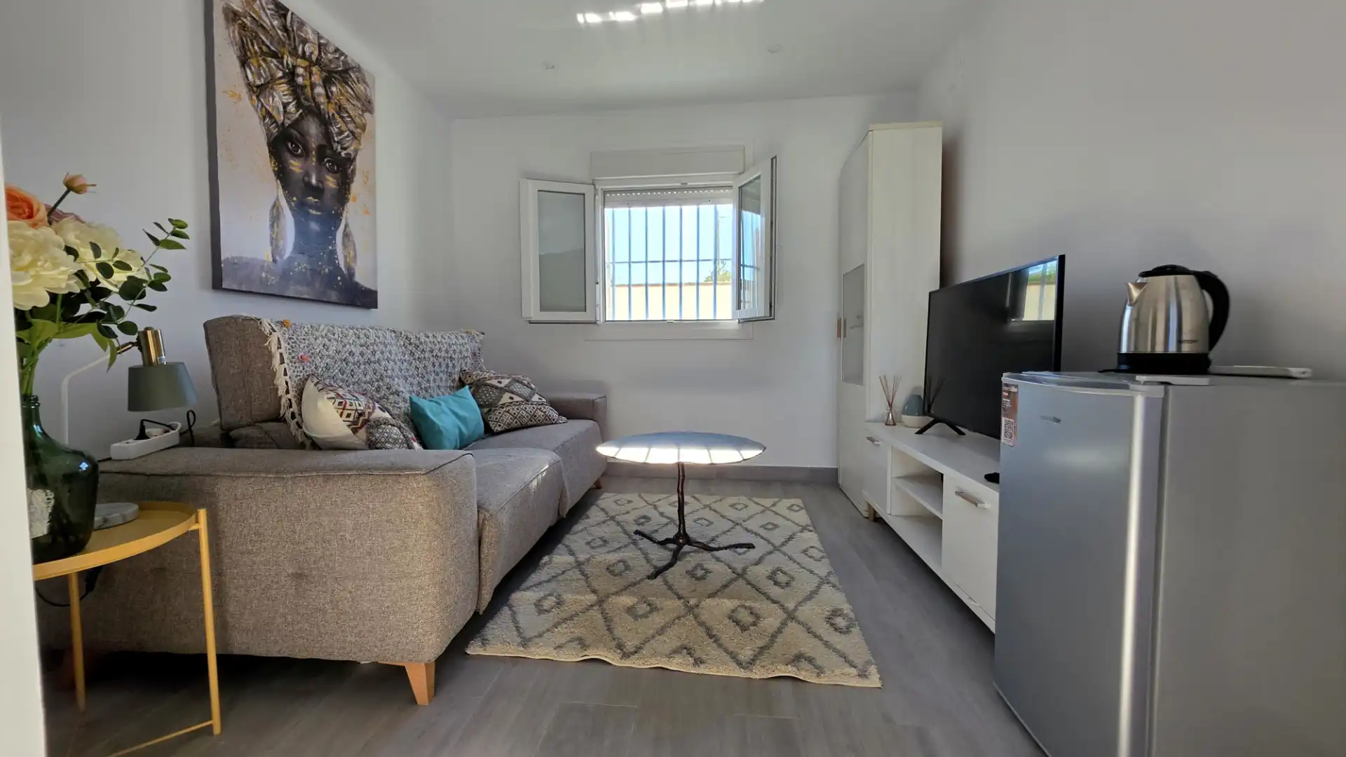 Sala d'estar de Casa o xalet en venda en Chiclana de la Frontera amb Aire condicionat, Jardí privat i Terrassa