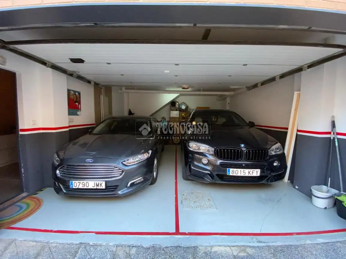 Parking de Casa adosada en venta en Cuarte de Huerva con Aire acondicionado y Calefacción