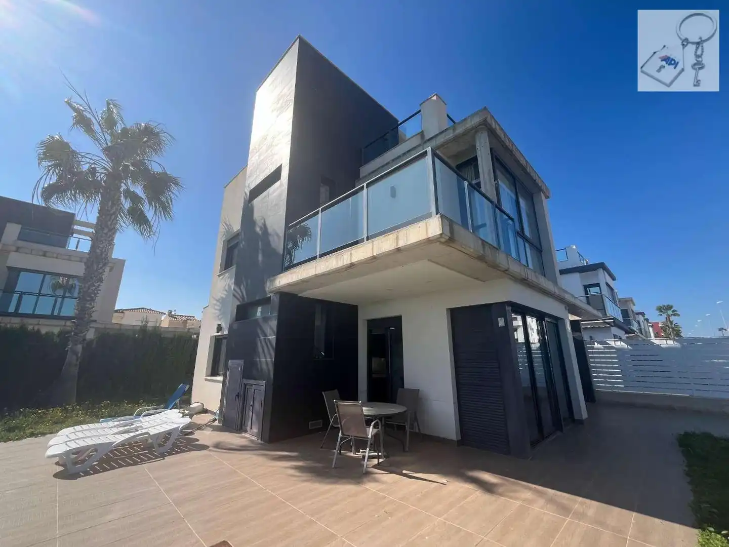 Vista exterior de Casa o chalet en venta en Orihuela con Aire acondicionado, Terraza y Piscina