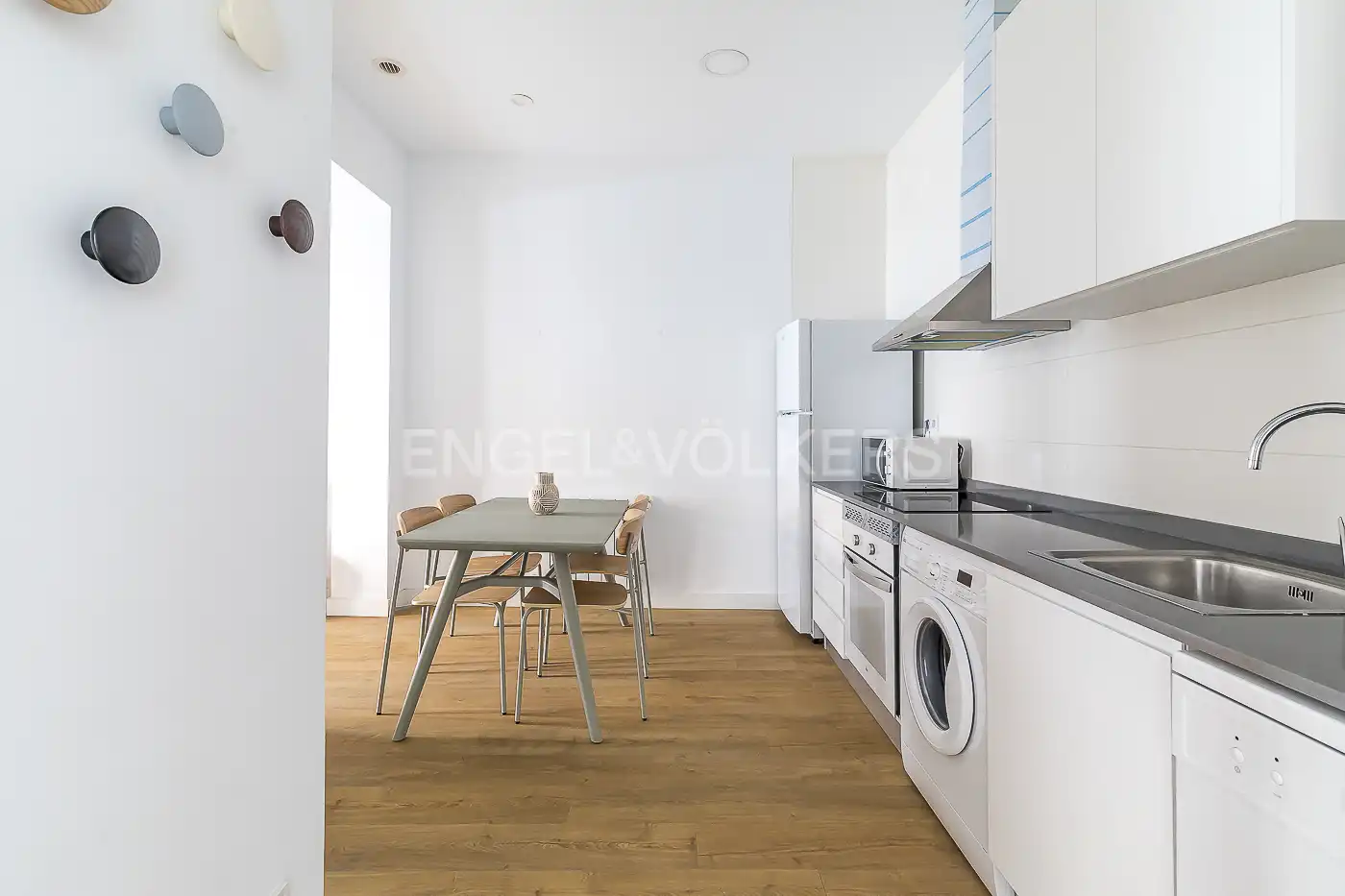 Cuina de Apartament de lloguer en Madrid amb Aire condicionat, Calefacció i Moblat