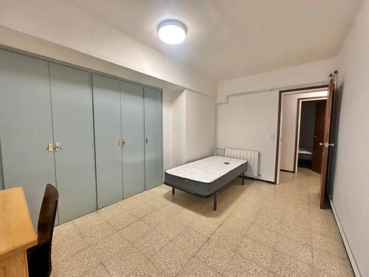 Habitación de Piso de alquiler en Girona con Calefacción, Terraza y Amueblado