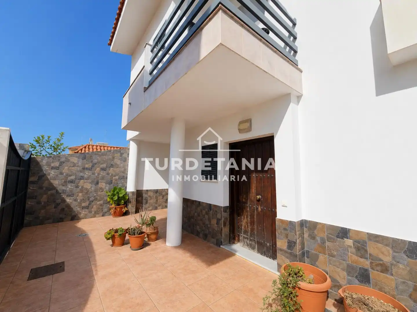 Vista exterior de Casa o xalet en venda en Sanlúcar de Barrameda amb Aire condicionat, Terrassa i Balcó