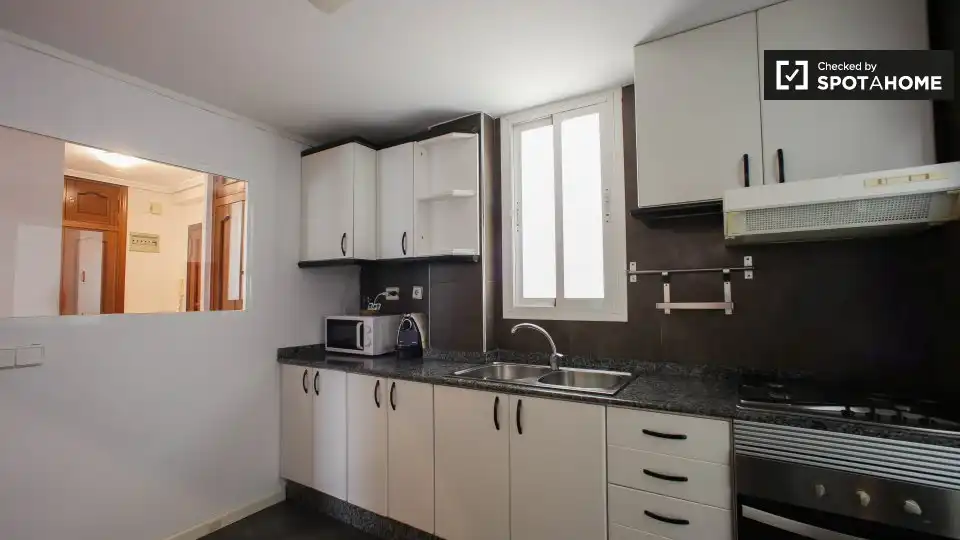 Cocina de Piso de alquiler en Valencia con Aire acondicionado, Calefacción y Amueblado