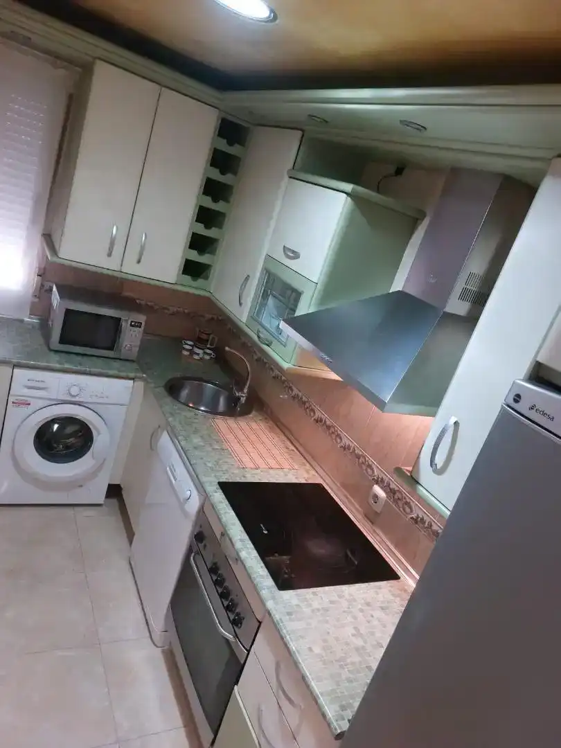 Cuina de Pis en venda en Torrejón el Rubio amb Aire condicionat, Parquet i Moblat