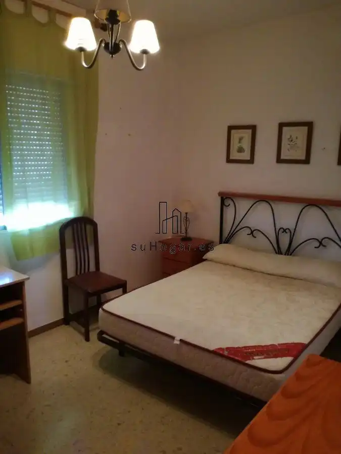 Habitación de Piso de alquiler en Badajoz con Amueblado y Balcón