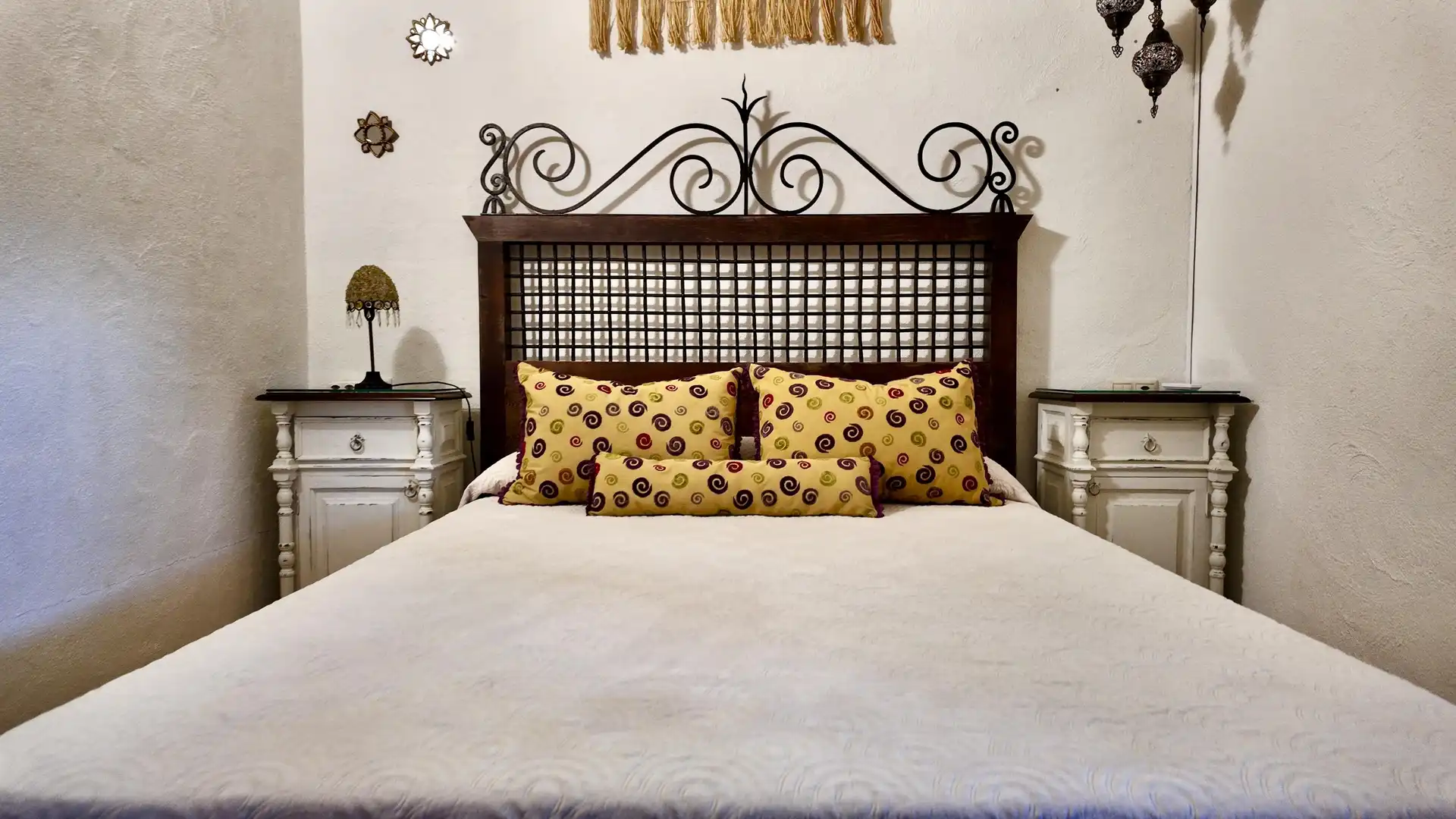 Habitación de Finca rústica en venta en Santaella con Aire acondicionado, Jardín privado y Terraza