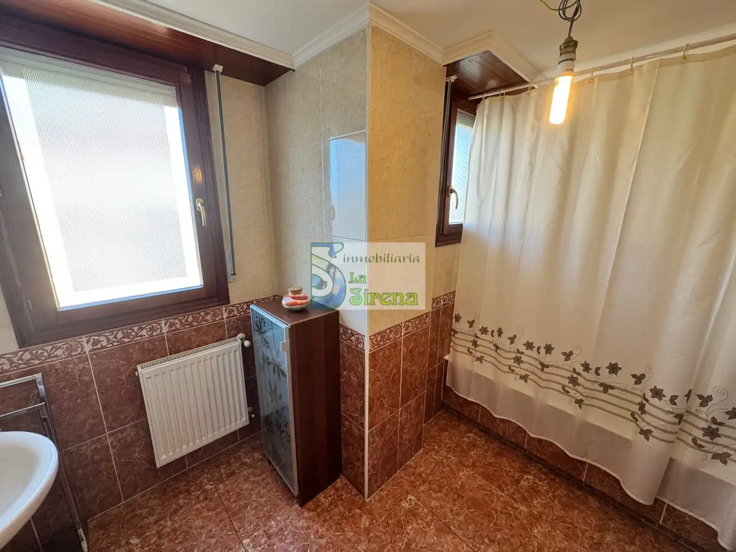 Baño de Piso en venta en Castro-Urdiales con Calefacción, Terraza y Trastero