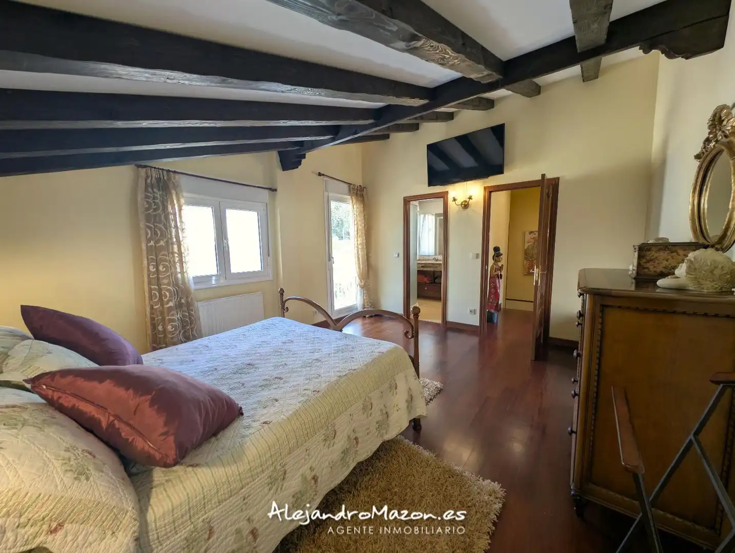 Schlafzimmer von Einfamilien-Reihenhaus zum Verkauf in Castro-Urdiales mit Heizung, Privatgarten und Terrasse