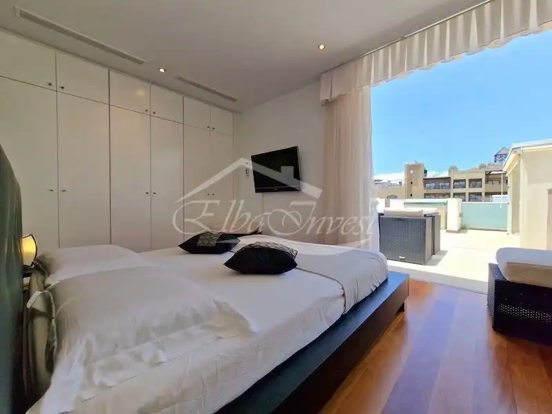 Dormitori de Casa o xalet en venda en Adeje amb Aire condicionat, Jardí privat i Terrassa