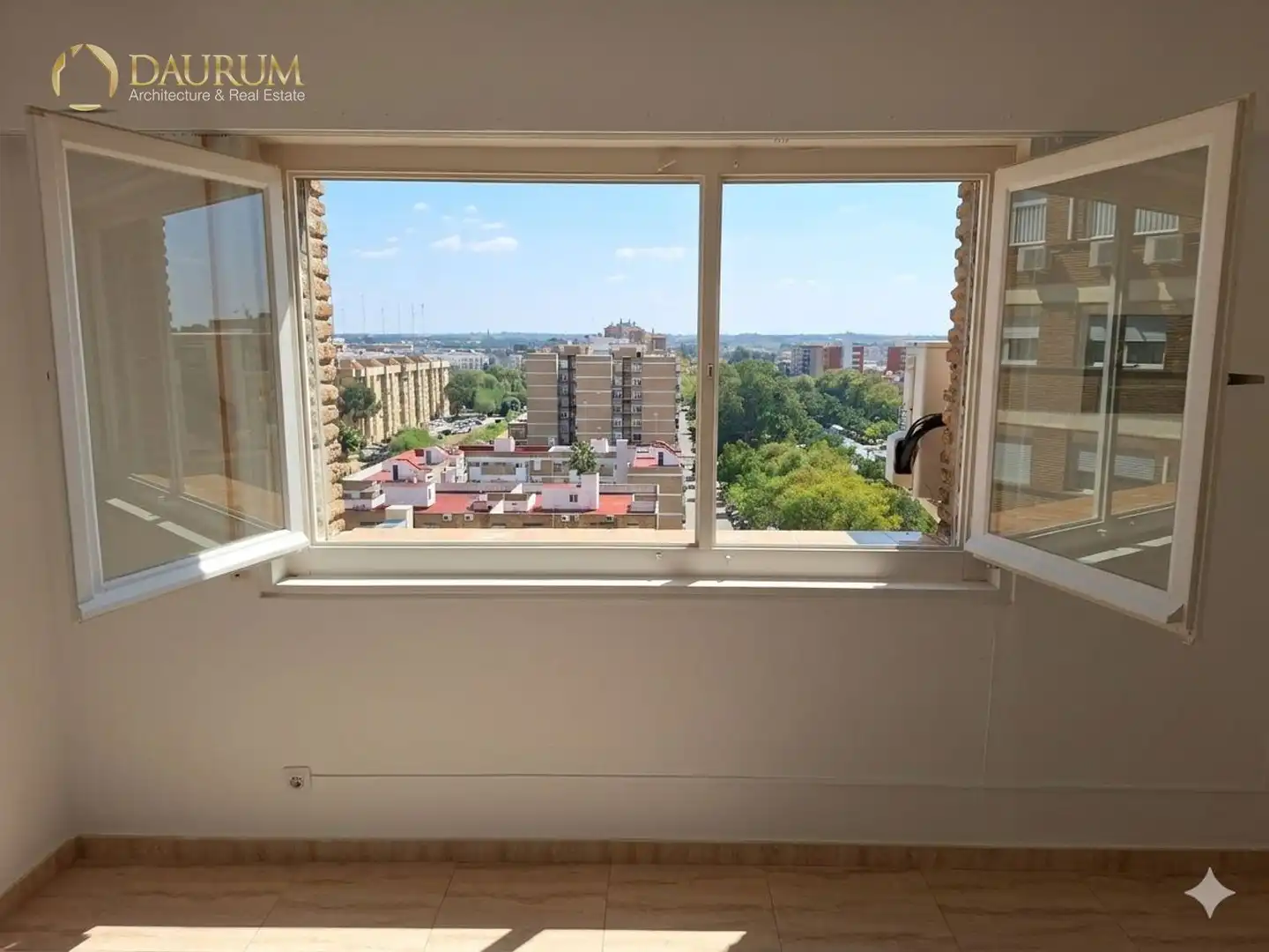 Bedroom of Flat for sale in Sevilla  with Air Conditioner, Heating and Terrace
