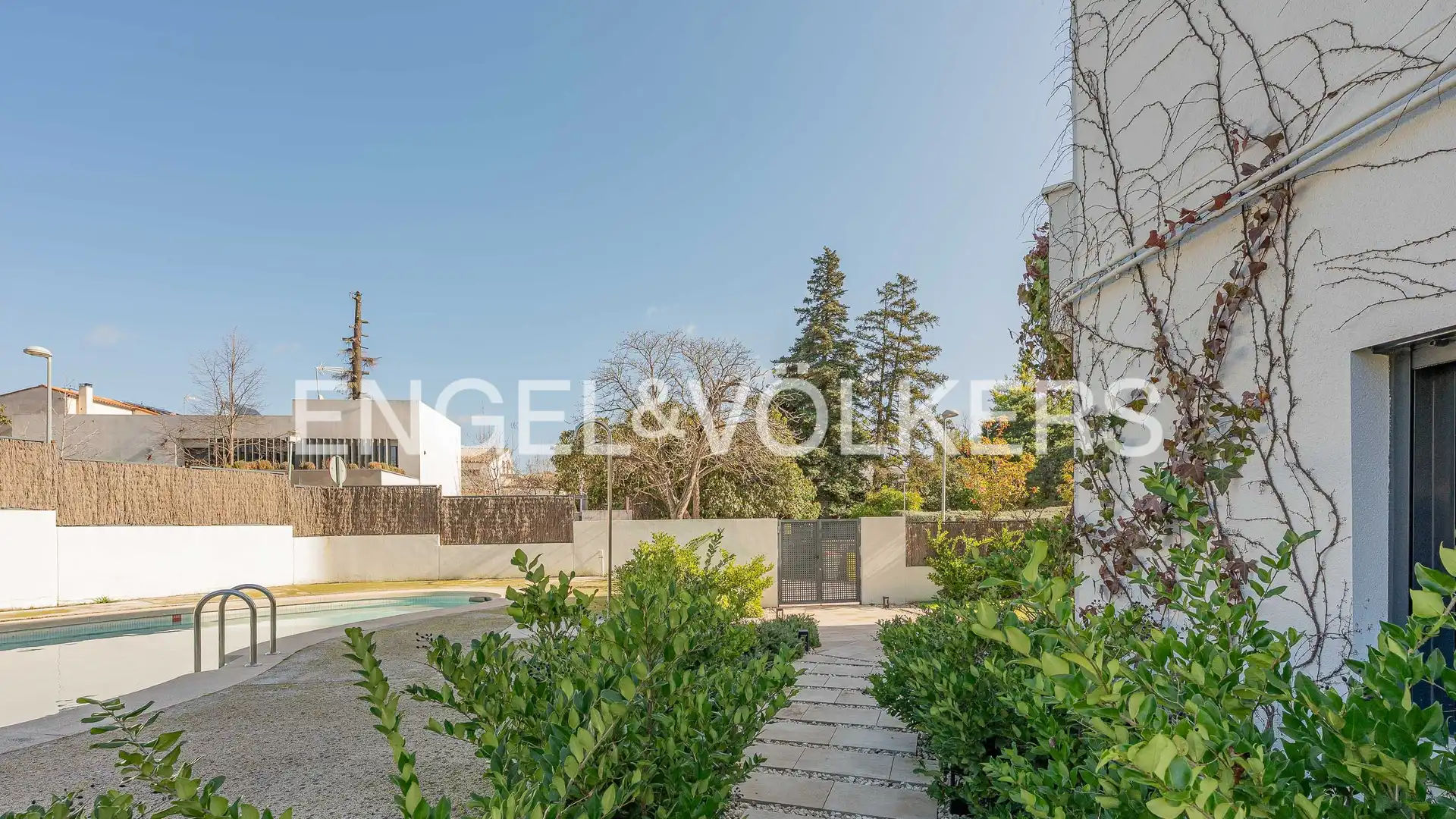 Vista exterior de Casa o chalet en venta en  Madrid Capital con Aire acondicionado, Calefacción y Jardín privado