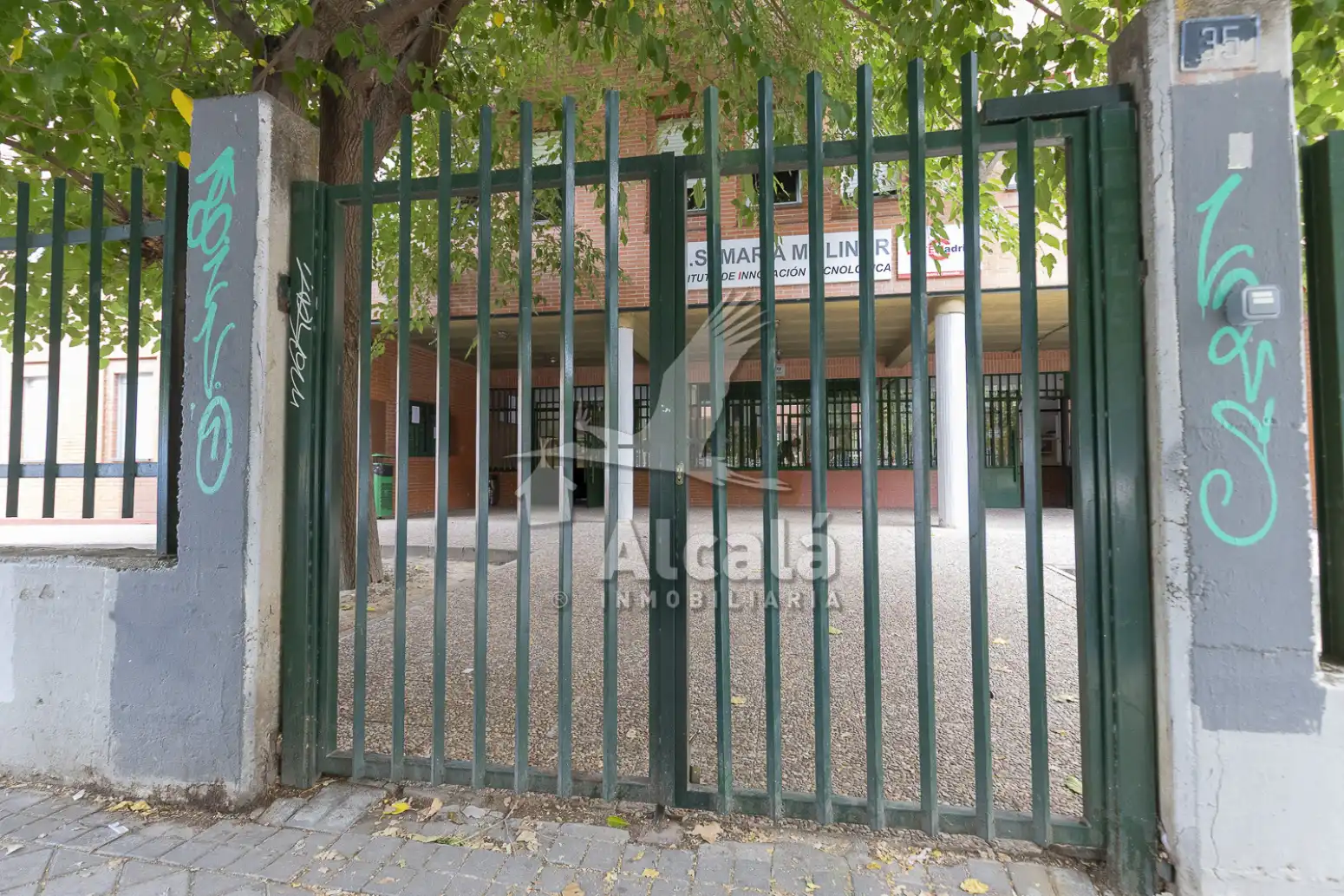 Vista exterior de Piso en venta en Coslada con Aire acondicionado, Calefacción y Jardín privado