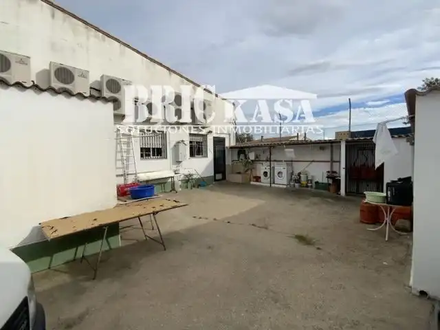Vista exterior de Local en venta en Torrejoncillo con Aire acondicionado