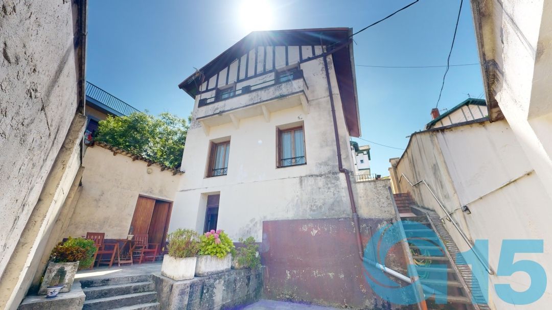 Vista exterior de Casa o xalet en venda en Donostia - San Sebastián  amb Calefacció, Terrassa i Balcó