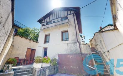 Vista exterior de Casa o xalet en venda en Donostia - San Sebastián  amb Terrassa i Balcó