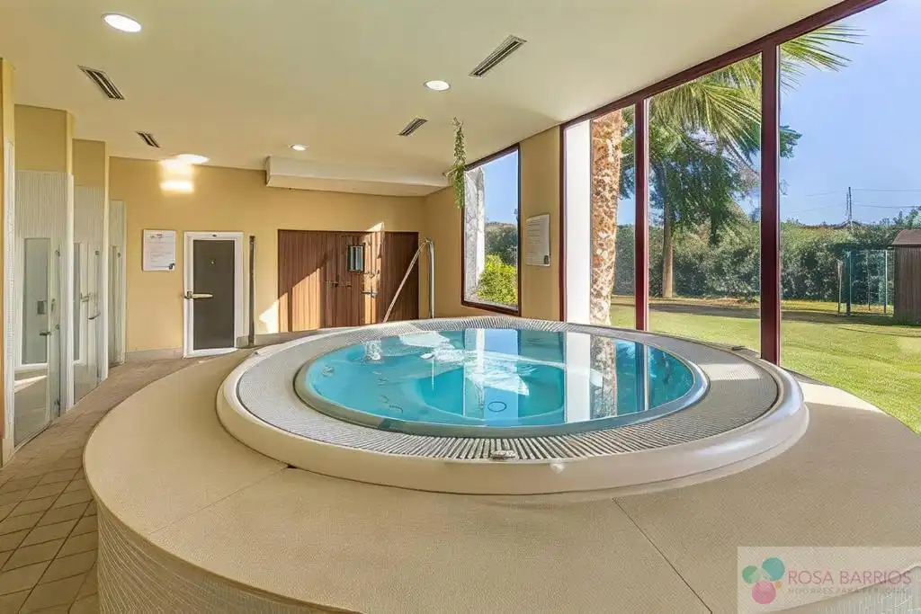 Piscina de Apartamento en venta en Benahavís con Aire acondicionado, Terraza y Amueblado