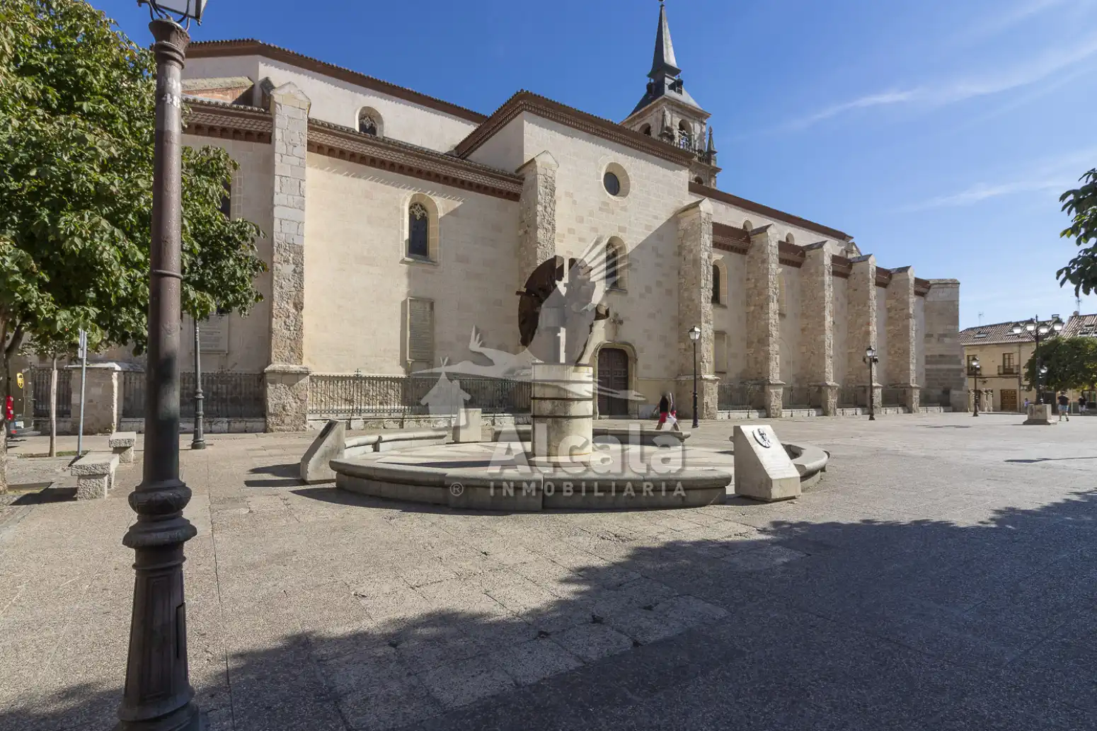 Vista exterior de Piso en venta en Alcalá de Henares con Calefacción, Parquet y Terraza