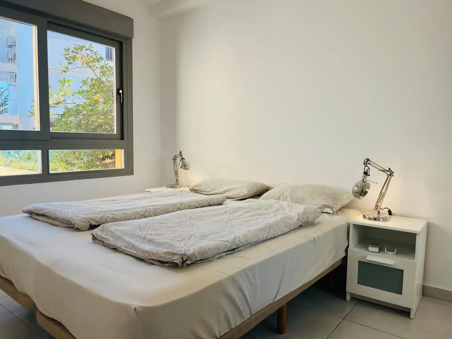 Schlafzimmer von Erdgeschoss zum Verkauf in L'Alfàs del Pi mit Klimaanlage, Heizung und Privatgarten