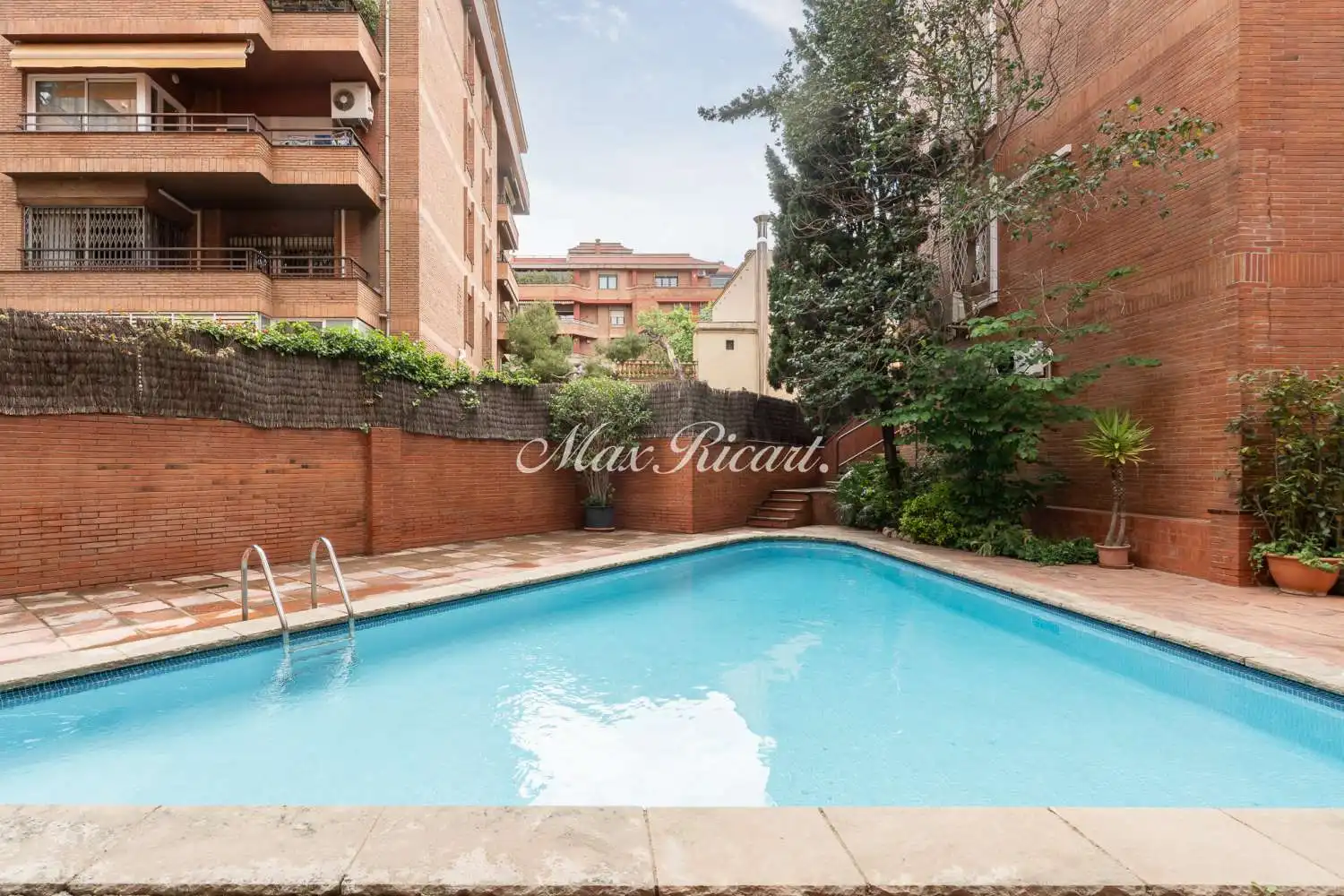 Schwimmbecken von Wohnung zum Verkauf in Barcelona mit Klimaanlage, Heizung und Terrasse