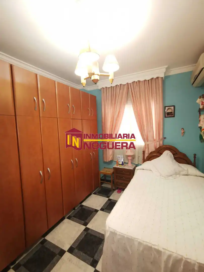 Dormitori de Casa o xalet en venda en Écija amb Aire condicionat i Moblat