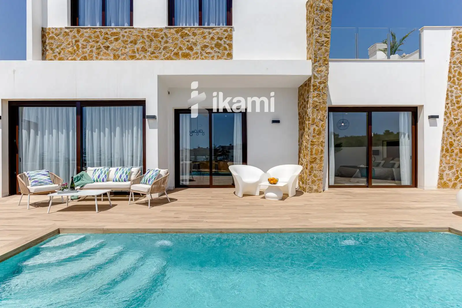 Chalet con piscina en venta en Rey Luis I