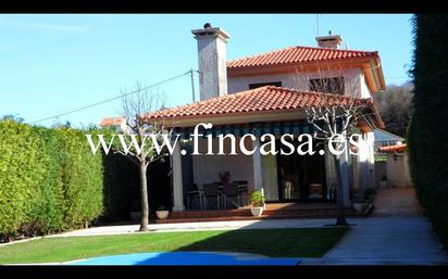 Vista exterior de Casa o xalet en venda en Baiona amb Calefacció, Jardí privat i Piscina