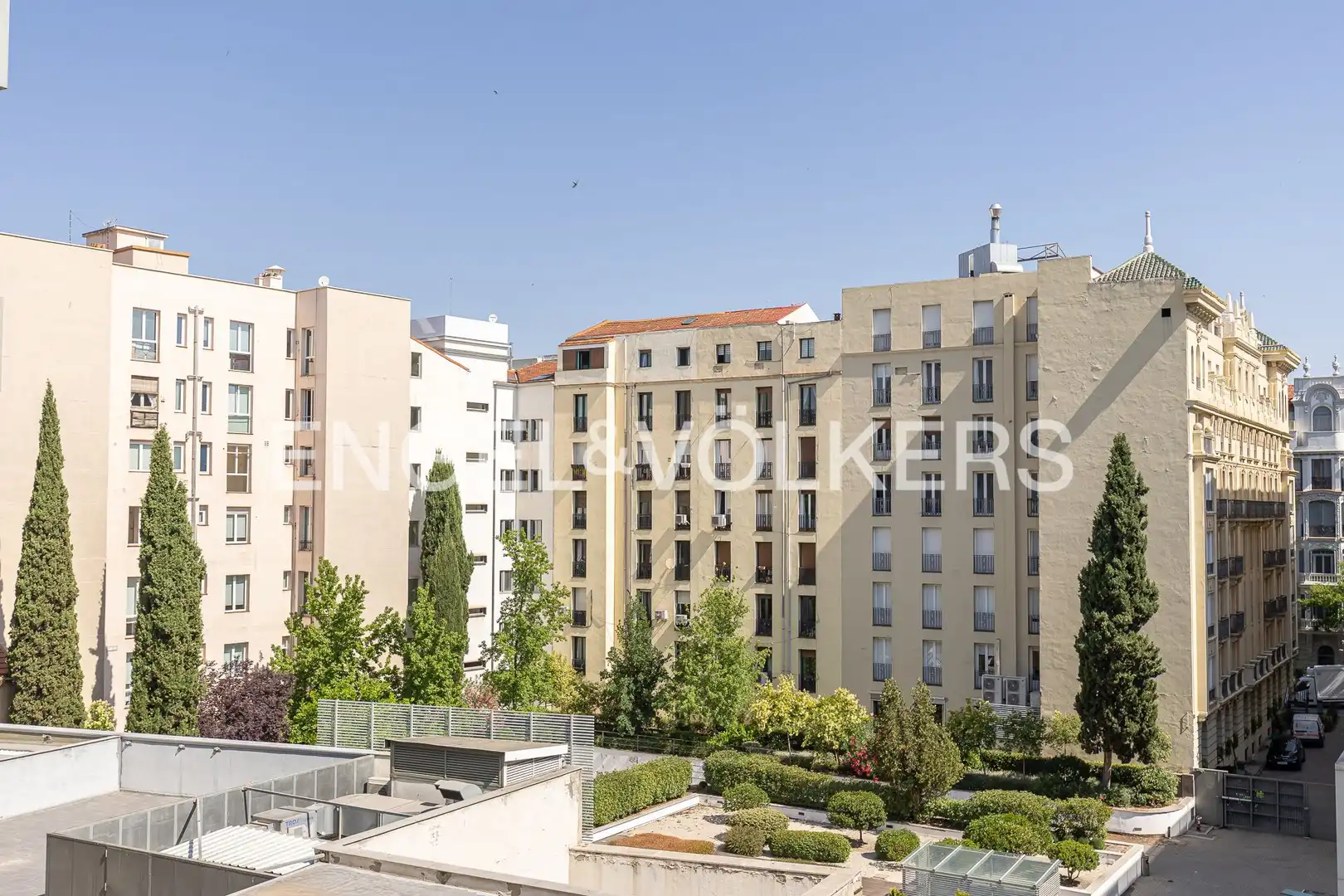 Terrassa de Pis de lloguer en Madrid amb Aire condicionat, Calefacció i Moblat