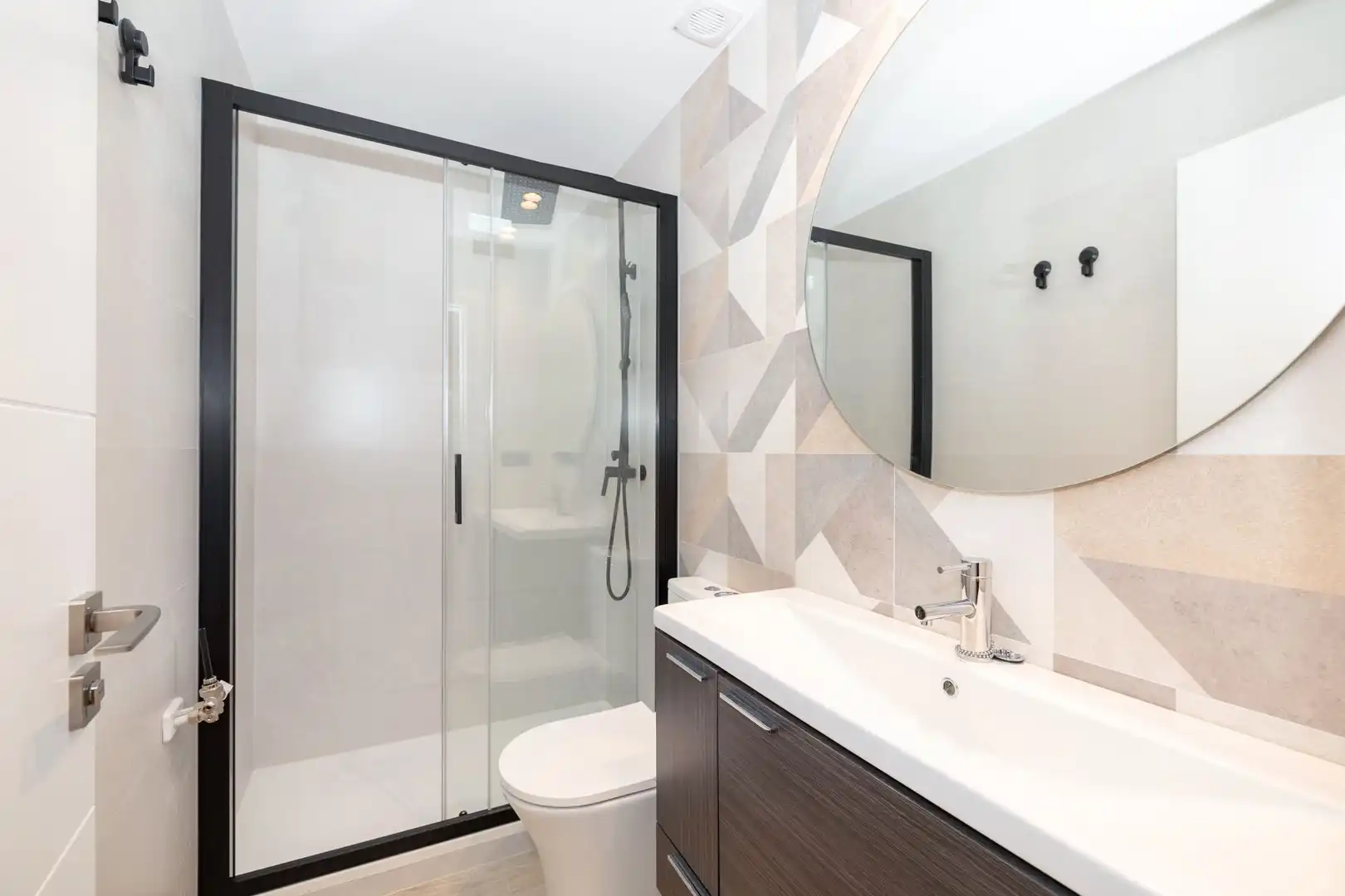 Badezimmer von Wohnungen zur Miete in Granada mit Klimaanlage, Heizung und Möbliert