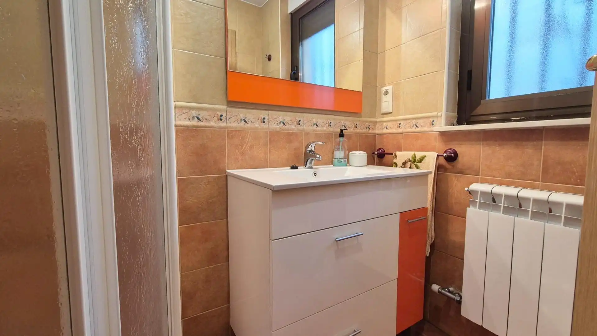 Bathroom of Houses for sale in San Esteban de la Sierra