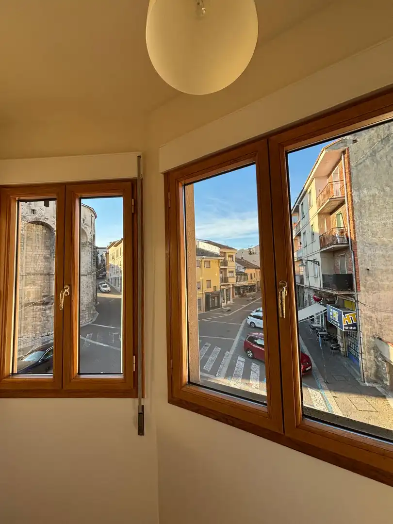 Außenansicht von Wohnung zum Verkauf in Cuéllar mit Heizung, Parkett und Terrasse