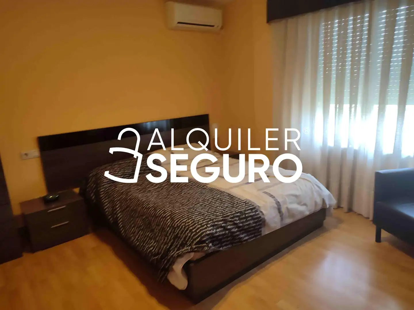 Habitación de Piso de alquiler en Zaragoza con Aire acondicionado, Calefacción y Amueblado