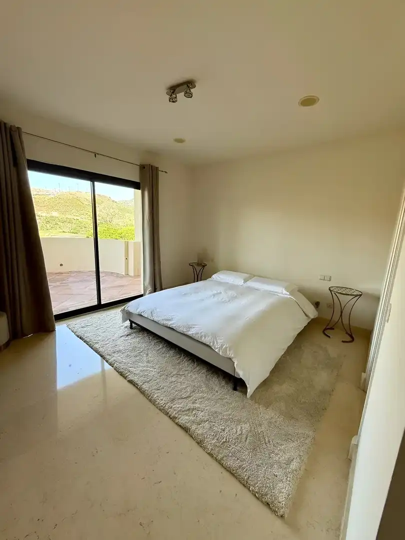 Apartament amb piscina en venda a Benahavís pueblo, imagen 9