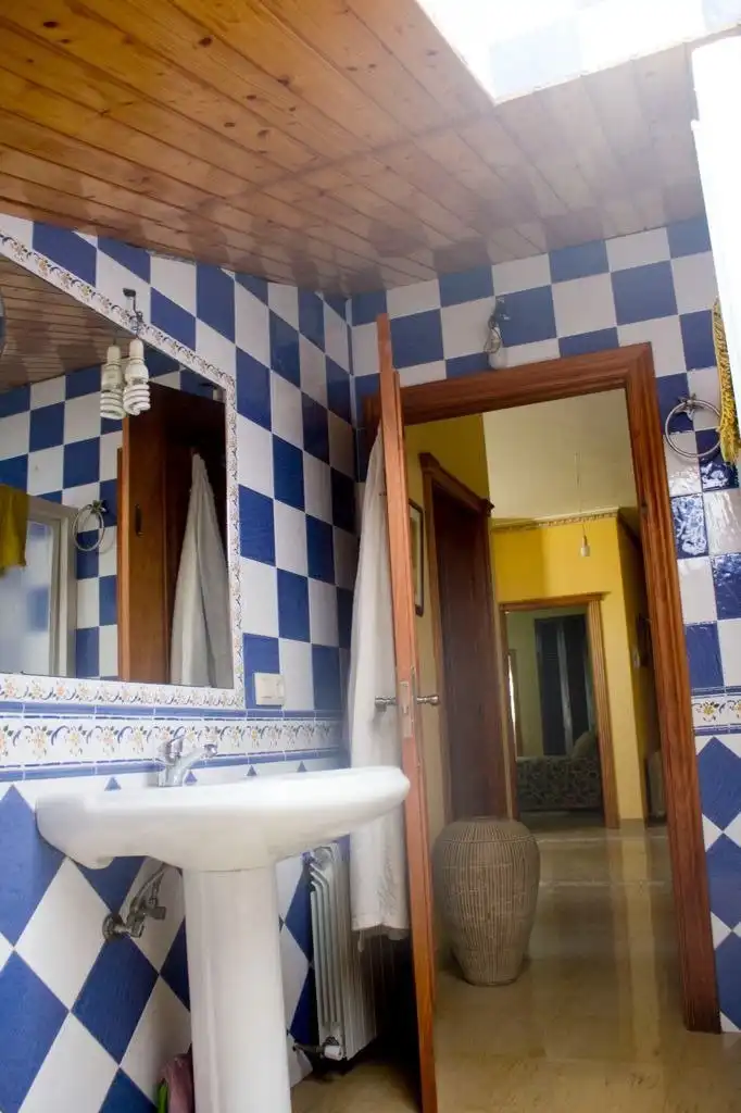 Baño de Finca rústica en venta en Moriles con Aire acondicionado, Terraza y Trastero