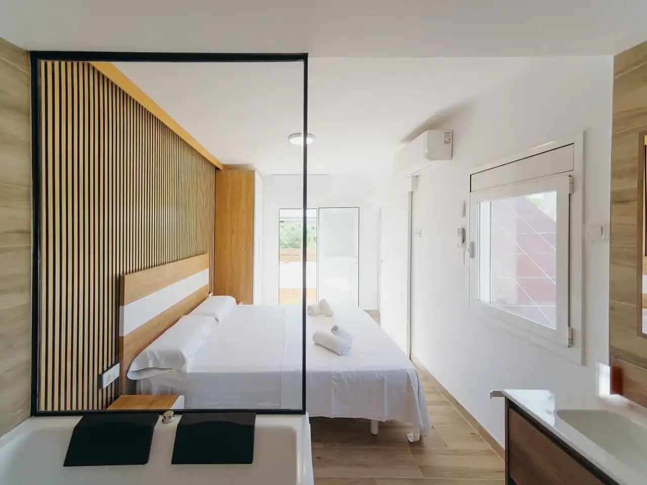 Schlafzimmer von Wohnung zur Miete in Castell d'Aro, Platja d'Aro i s'Agaró mit Klimaanlage und Terrasse