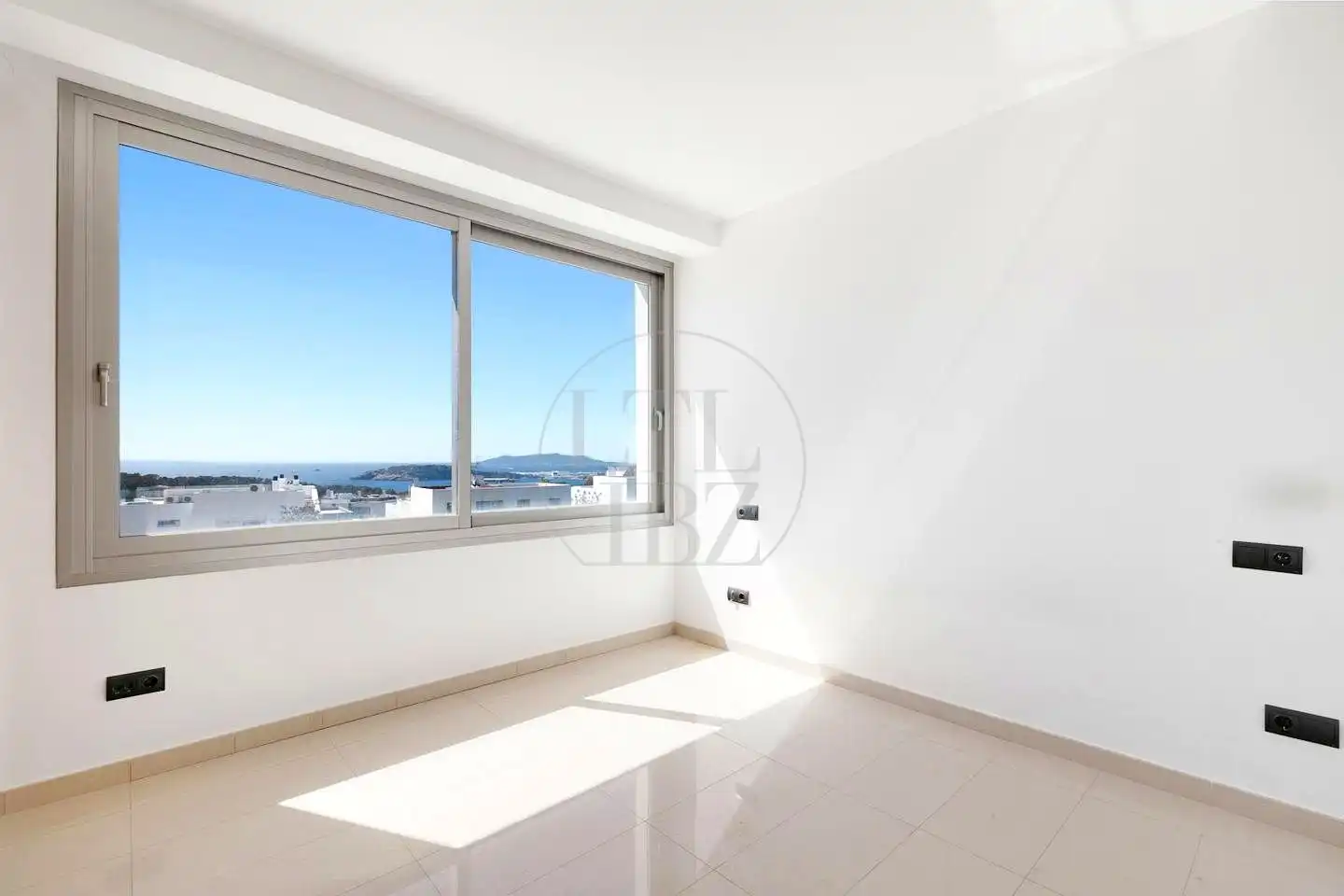Casa amb terrassa en venda a Corneja, imagen 24
