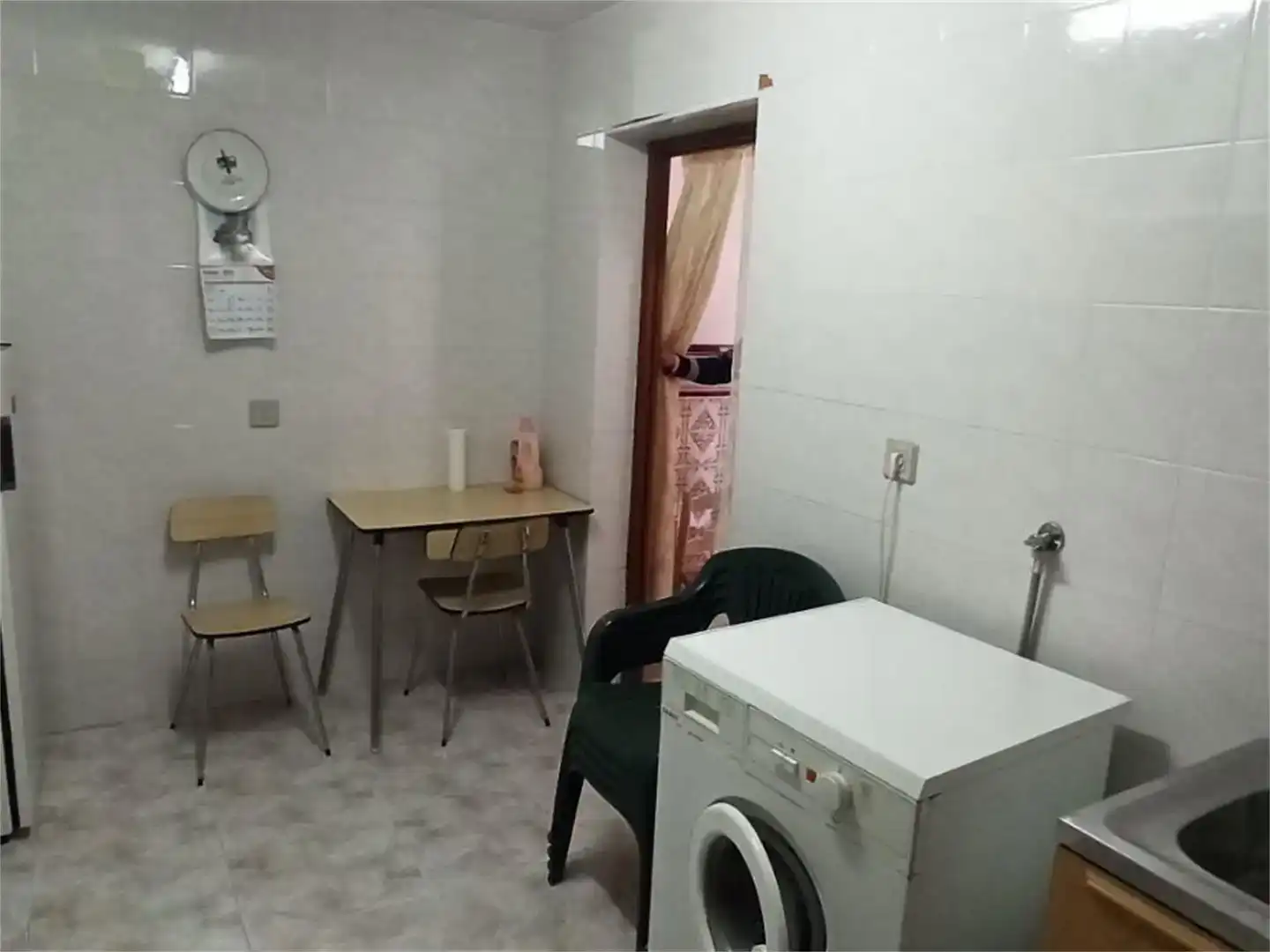 Cuina de Casa adosada en venda en Almoharín amb Moblat i Balcó