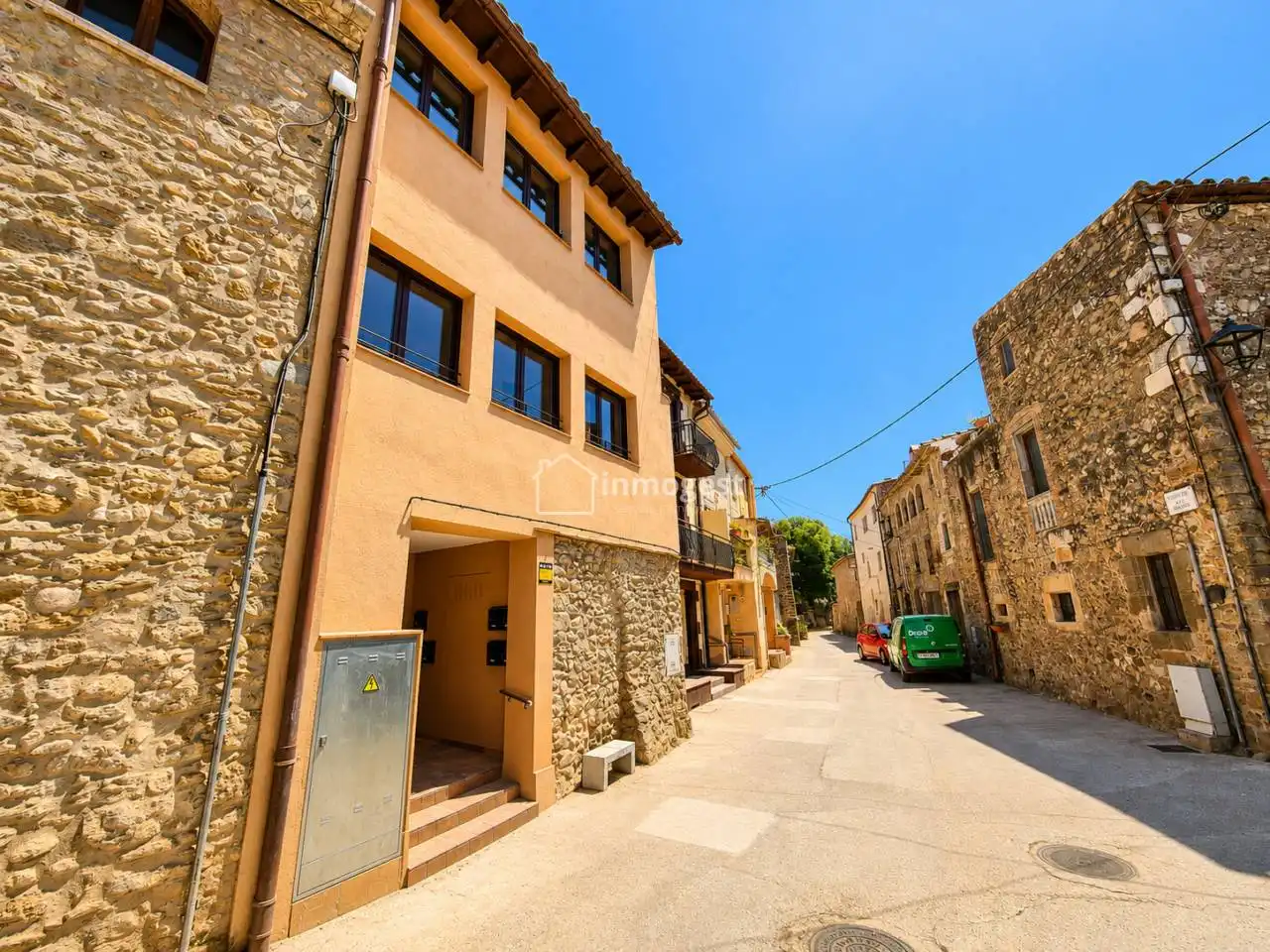 Vista exterior de Piso en venta en Flaçà con Aire acondicionado, Calefacción y Jardín privado