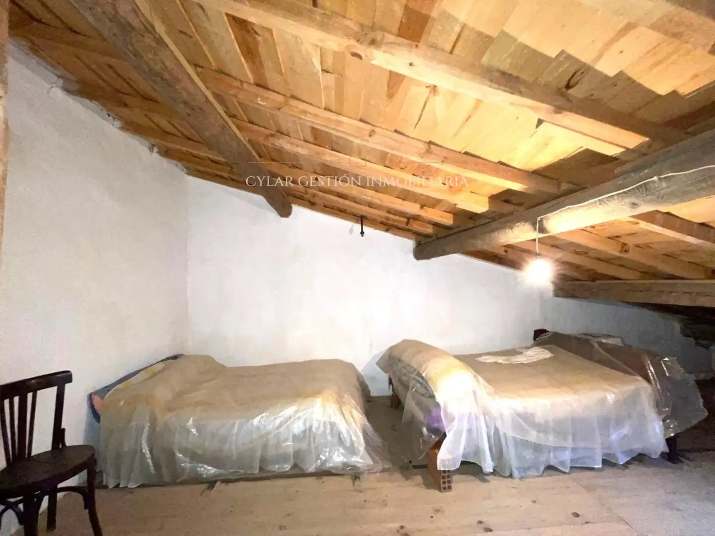 Dormitori de Casa o xalet en venda en San Pedro de Rozados amb Calefacció, Traster i Moblat
