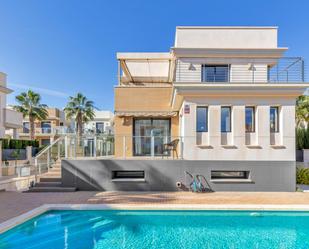 Vista exterior de Casa o xalet en venda en Orihuela amb Piscina comunitària