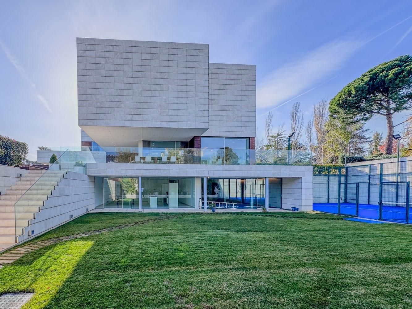 Vista exterior de Casa o xalet en venda en  Madrid Capital amb Aire condicionat, Calefacció i Jardí privat