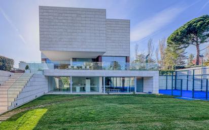 Vista exterior de Casa o xalet en venda en  Madrid Capital amb Aire condicionat, Calefacció i Jardí privat