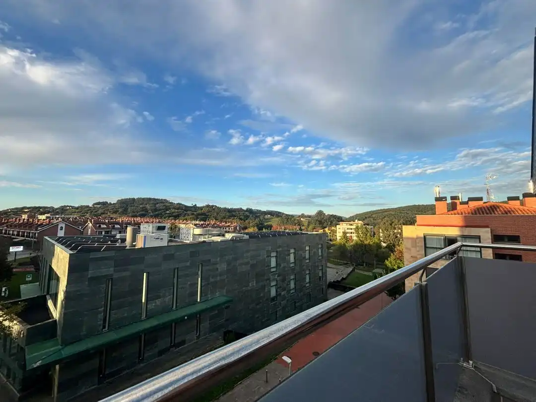 Vista exterior de Pis de lloguer en Urduliz amb Calefacció, Terrassa i Traster