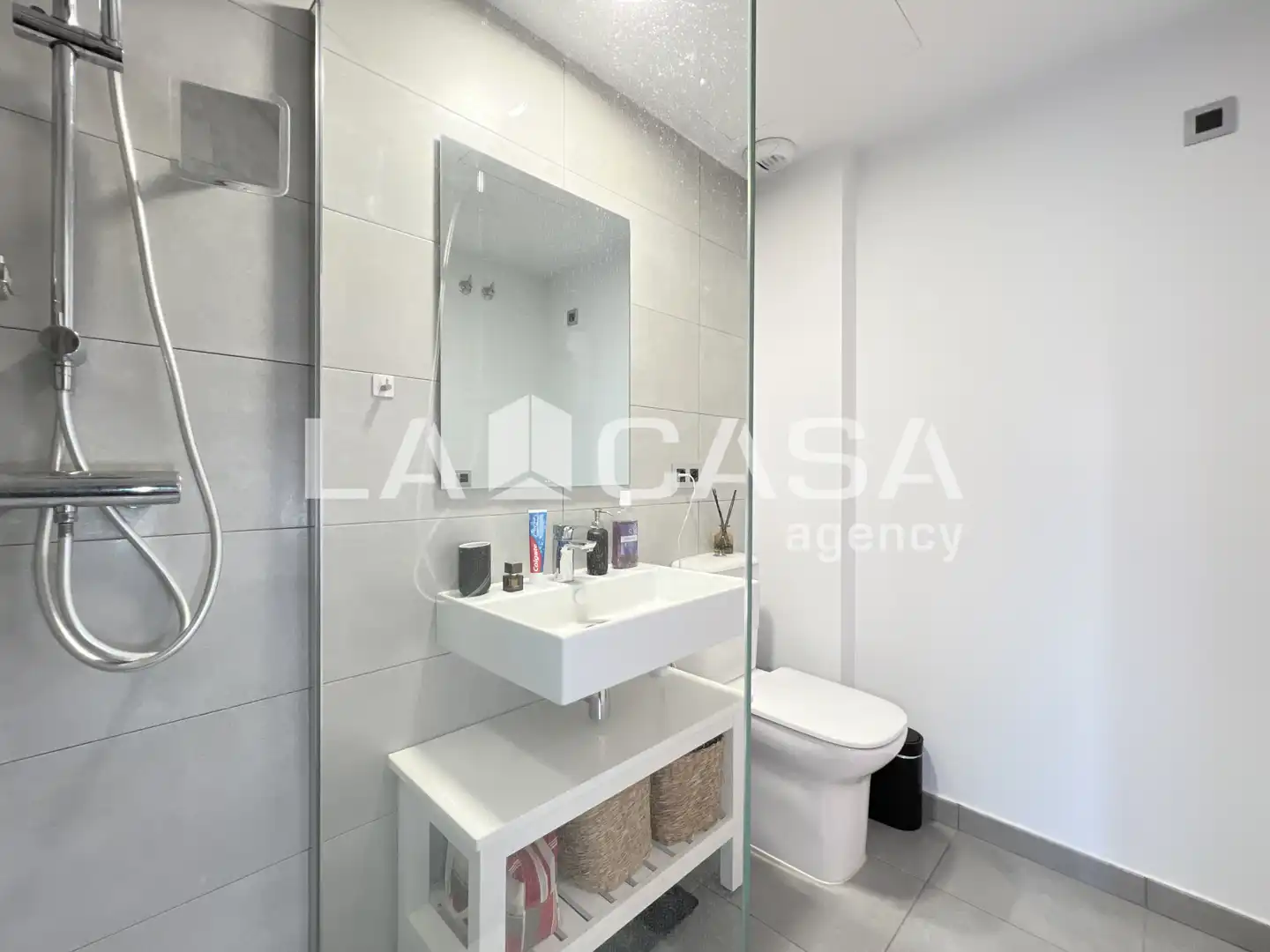 Bathroom of Flat for sale in Artigues - Llefià