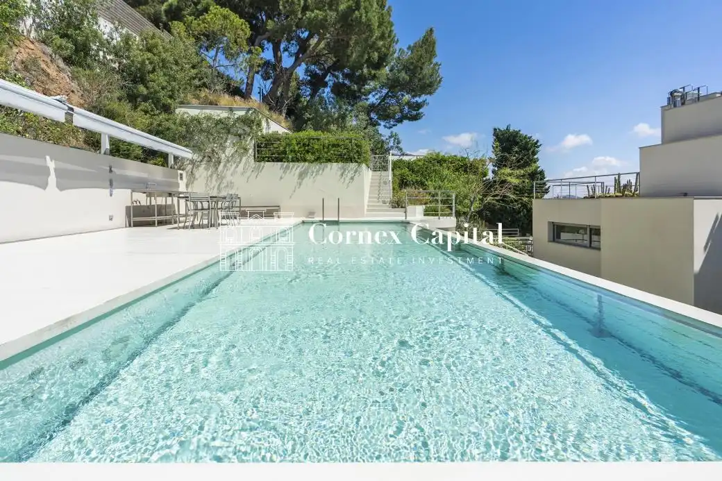 Vista exterior de Casa o xalet en venda en Barcelona amb Aire condicionat, Calefacció i Jardí privat