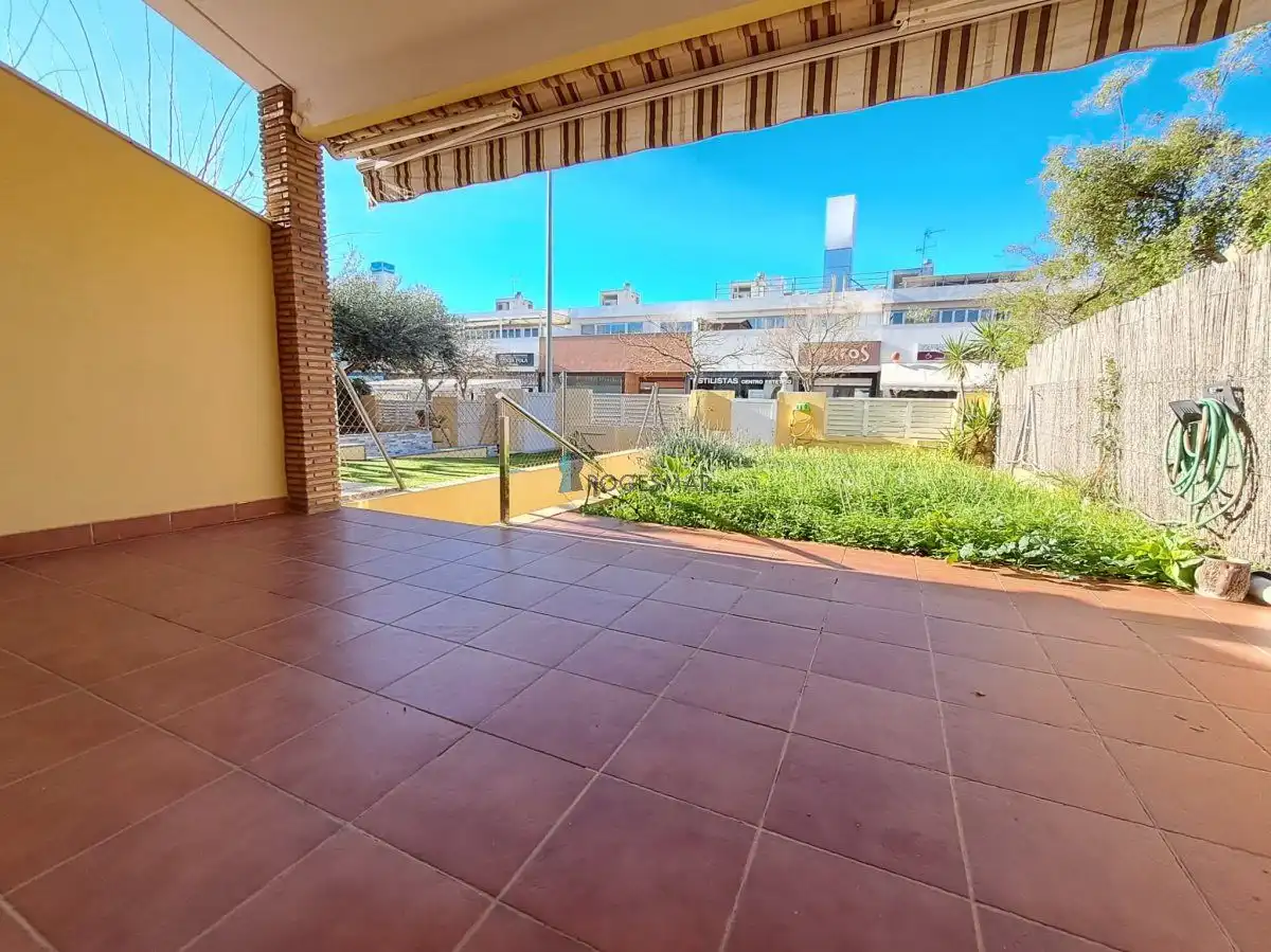 Garten von Einfamilien-Reihenhaus zum Verkauf in Benicasim / Benicàssim mit Privatgarten, Terrasse und Balkon