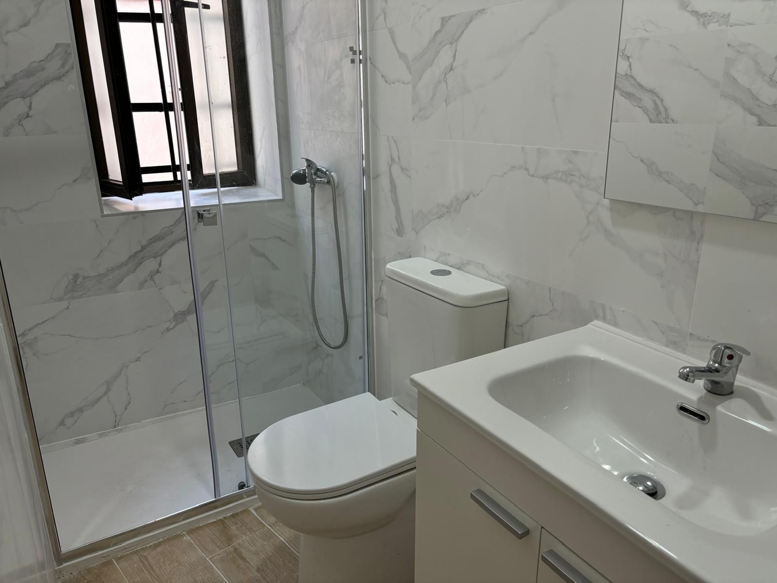 Bany de Pis de lloguer en  Madrid Capital amb Aire condicionat i Calefacció